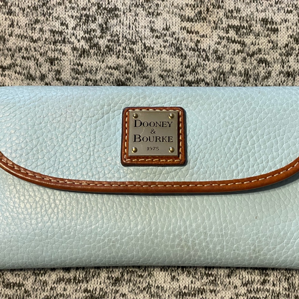 Dooney & Bourke Pebble Grain Continental Clutch Wallet